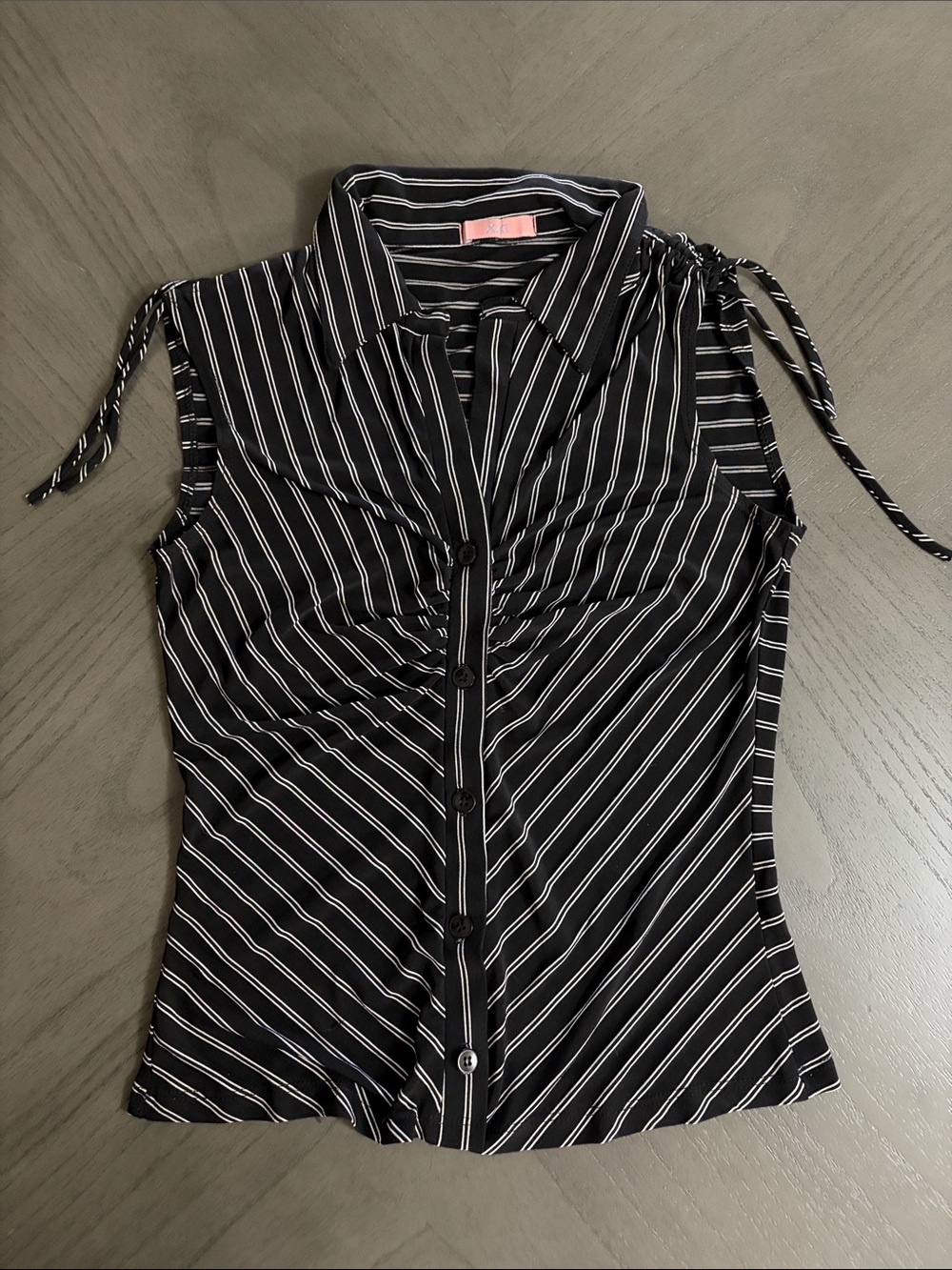Sleeveless Black Striped Button-Front Top XX1